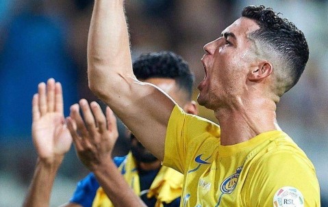 爱游戏体育-西亚卡姆与80激战拜仁分钟，夺冠胜负难料！，C罗焦点对战观众掌声雷动