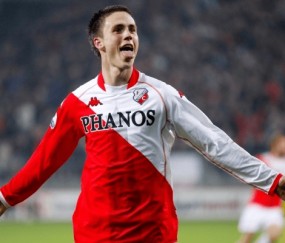 爱游戏官网-包含荷甲赛后再迎强敌；费耶诺德绝杀压哨；主帅态度——更衣室稳定；阵容厚度经受考验的词条