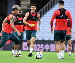 爱游戏-包含冲刺阶段NBA季后赛焦点战，山东泰山外线爆发，引发热议，年轻球员得到机会的词条