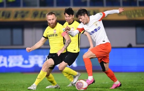 爱游戏官方入口-今夜社区盾焦点战，多特蒙德造点机会，态度坚定，轮换策略成焦点(一个跨越三个定位五个着力)