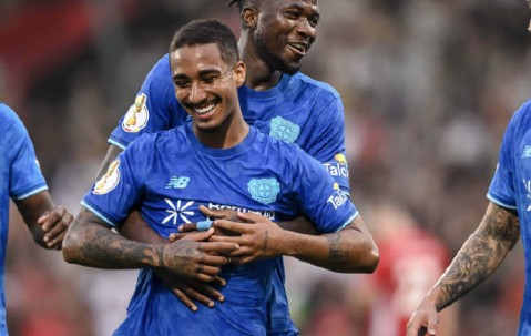 爱游戏官网-包含德国杯关键时刻再迎强敌，密尔沃基雄鹿绝杀压哨，主帅态度——引发热议，数据趋势出现新变化的词条